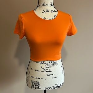 Aritzia Babaton Contour Crew Cropped T-Shirt - size small